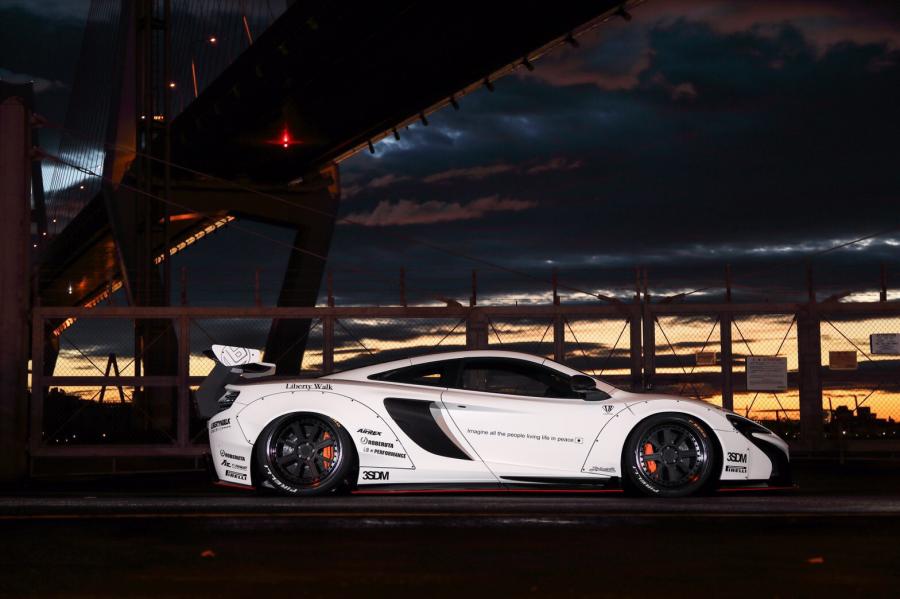  McLaren 650S in White by Liberty Walk 2016 года  (фото 4 из 8)